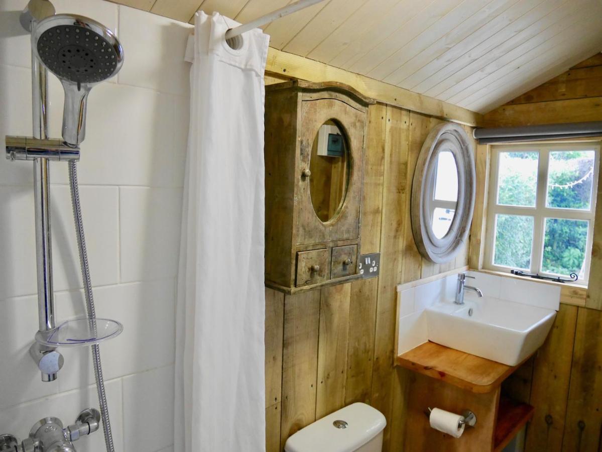 The Wayside Shepherd Hut Beaulieu Exterior photo